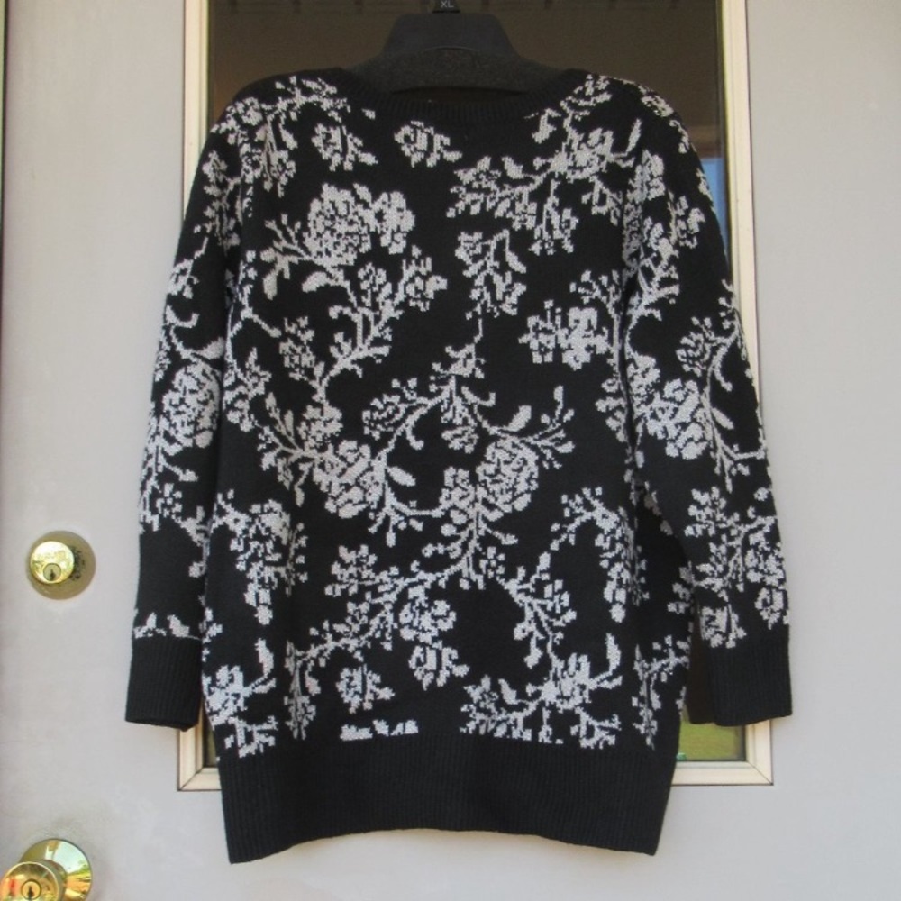Relist 2/23❌ Croft & Barrow crewneck sweater floral like print w/ metallic 1X - Picture 6 of 12